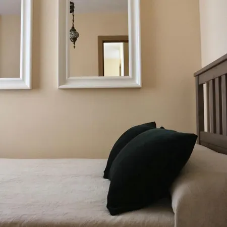 Con Jardin Cerca De La Playa En *