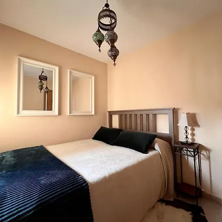 Con Jardin Cerca De La Playa En *