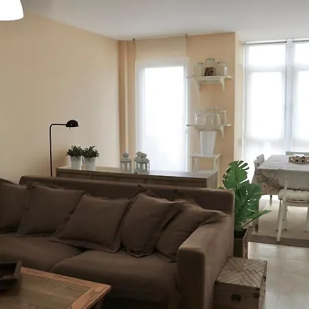 Con Jardin Cerca De La Playa En *