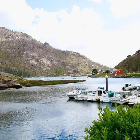 Con Jardin Cerca De La Playa En * Corcubión