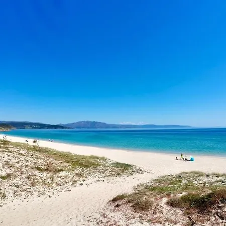 Con Jardin Cerca De La Playa En *